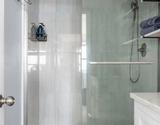 412 Harbour Place *