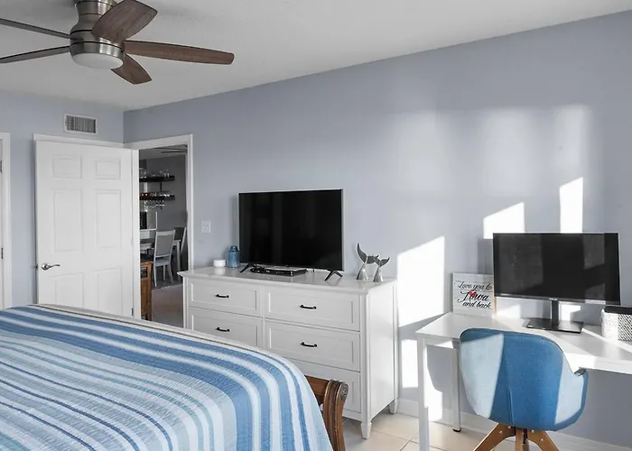 412 Harbour Place Apartment